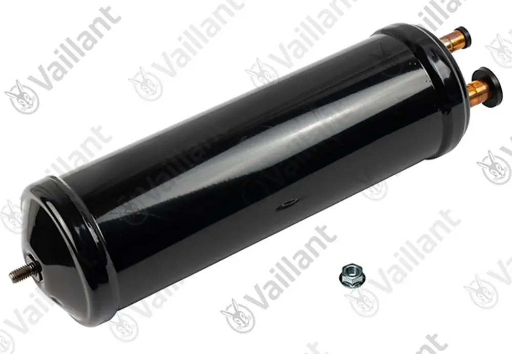 Vaillant Kältemittelsammler in zylindrischer Form, schwarz lackiert mit zwei Kupferanschlüssen und einer Gewindebohrung an der Unterseite.